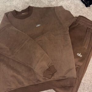 Alo Brown Sweatshirt and Straight Leg Pants Set